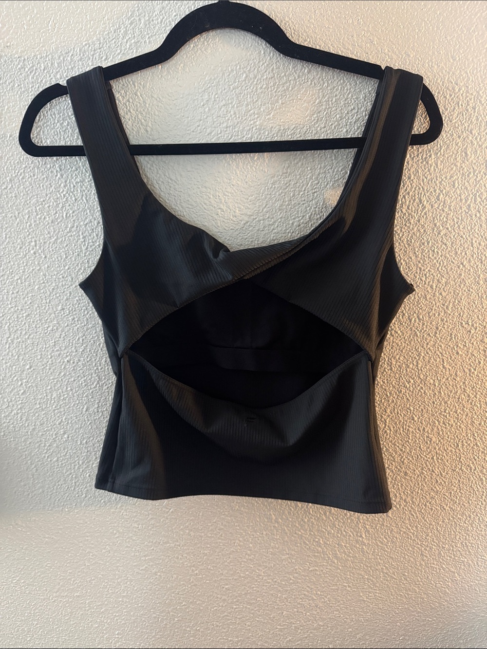 Fabletics Black Ribbed Scoop Crop Tank - Picture 2 of 2